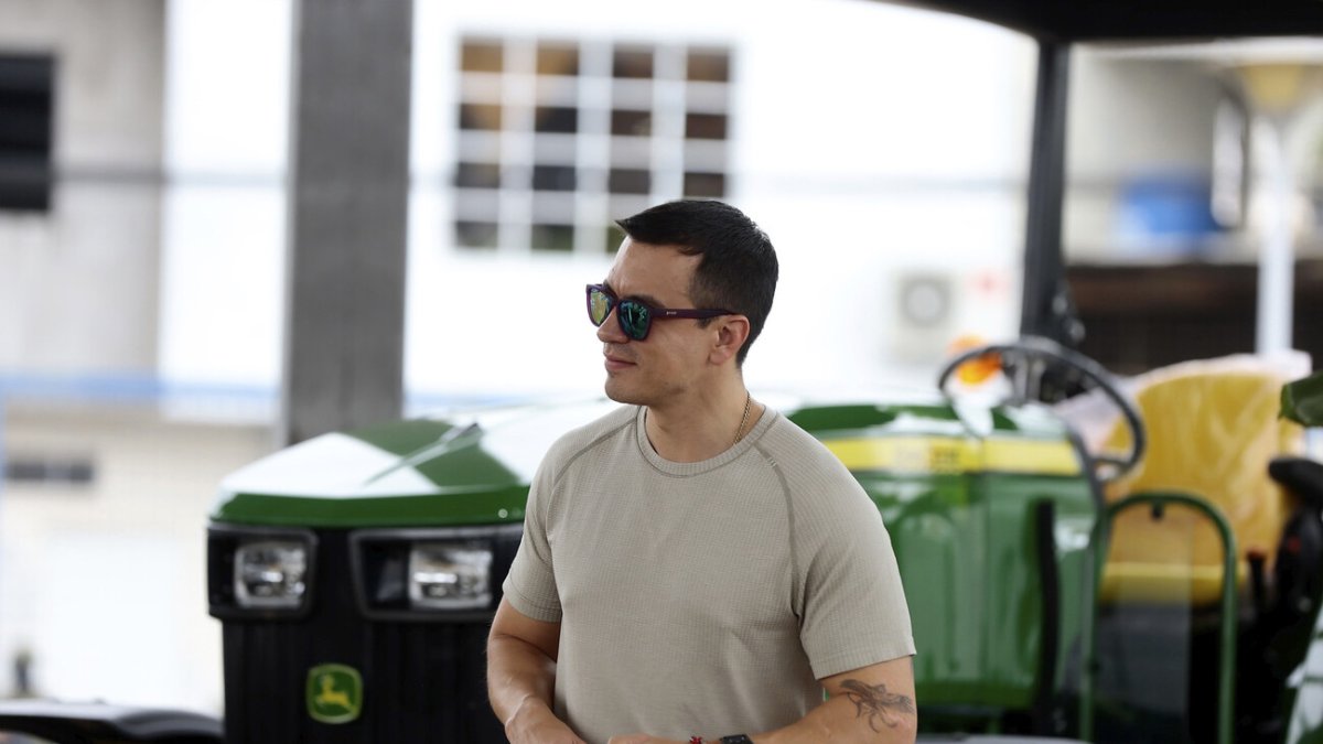 El presidente Daniel Noboa ha optado por no pronunciarse directamente por cas que salpican al Gobierno.