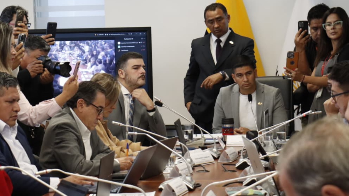 ADN y alcalde de Guayaquil chocaron en comisión de Asamblea por el Porsche Cayenne en Isla Trinitaria.