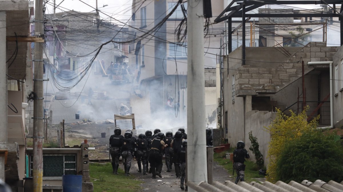 El domingo, 12 de octubre, las fuerzas del orden se enfrentaron a manifestantes en San Miguel del Común es una comuna indígena ubicada en la parroquia Calderón, en el norte de Quito.
