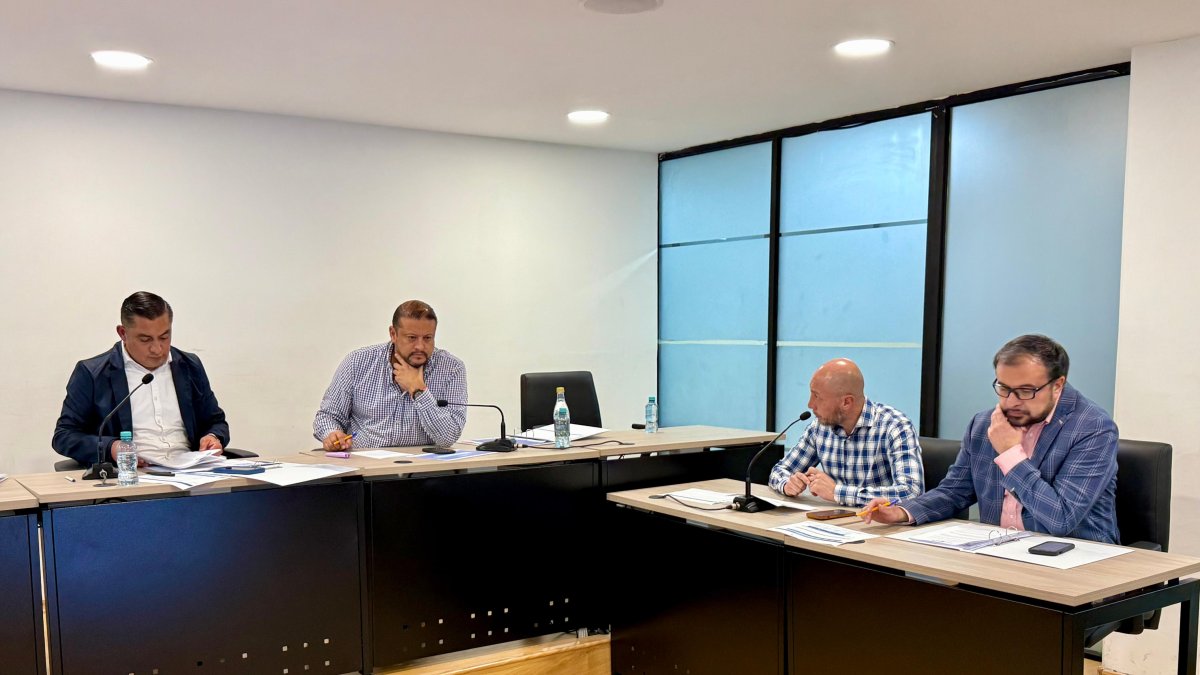 Solo dos concejales, Fidel Chamba y Diego Garrido, asistieron a la sesión convocada para este 22 de octubre.