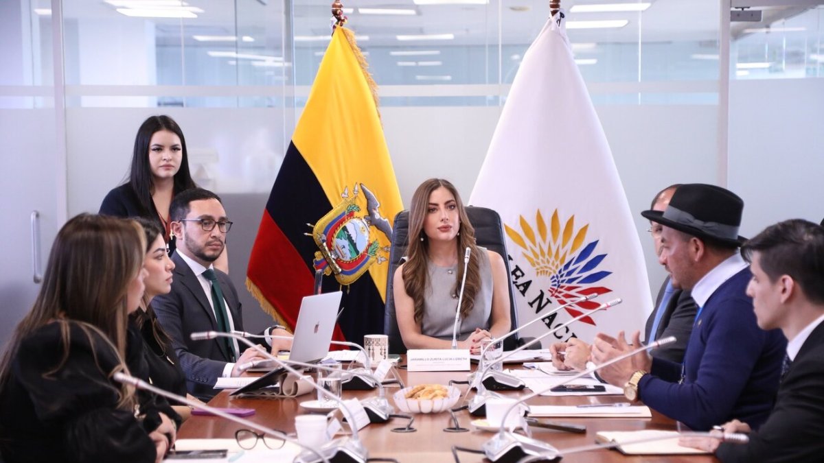 La Comisión de Relaciones Internacionales es la encargada de tramitar la Ley contra la Trata de Personas y el Tráfico Ilícito de Migrantes .