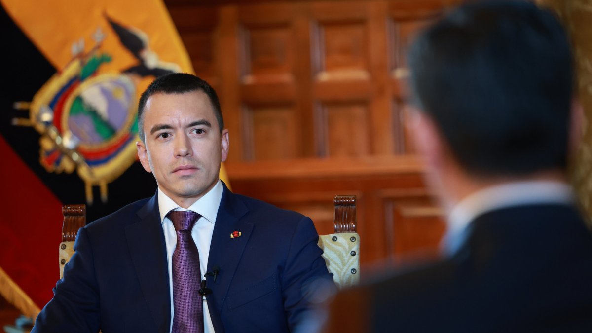 El presidente Daniel Noboa sigue los consejos de un asesor que le ha llevado a cometer errores.