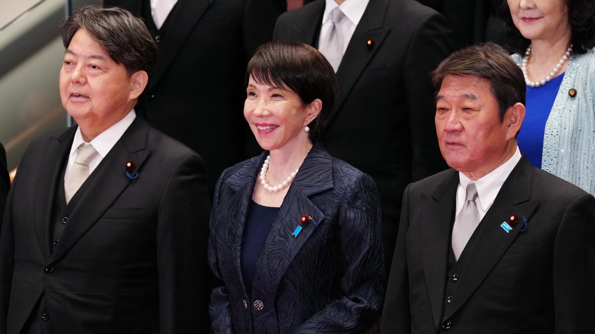 La primera ministra, Sanae Takaichi y los miembros de su gabinete el 21 de octubre de 2025.