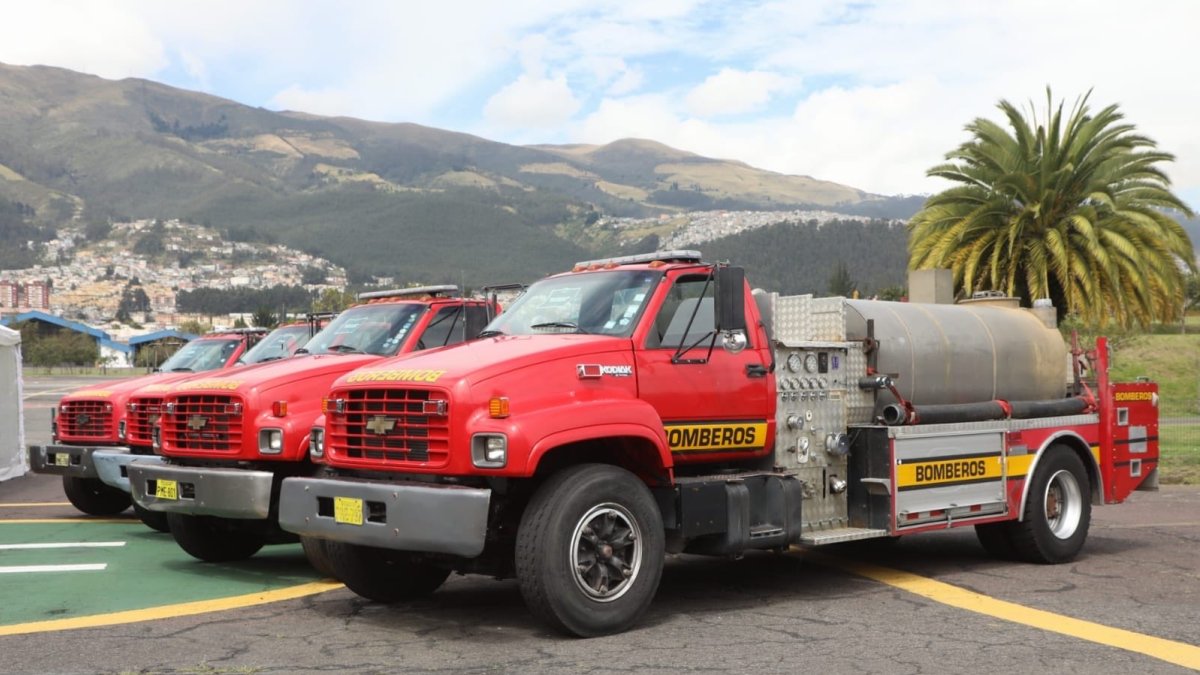 Cada cambión tiene una capacidad para 1.500 galones de agua.