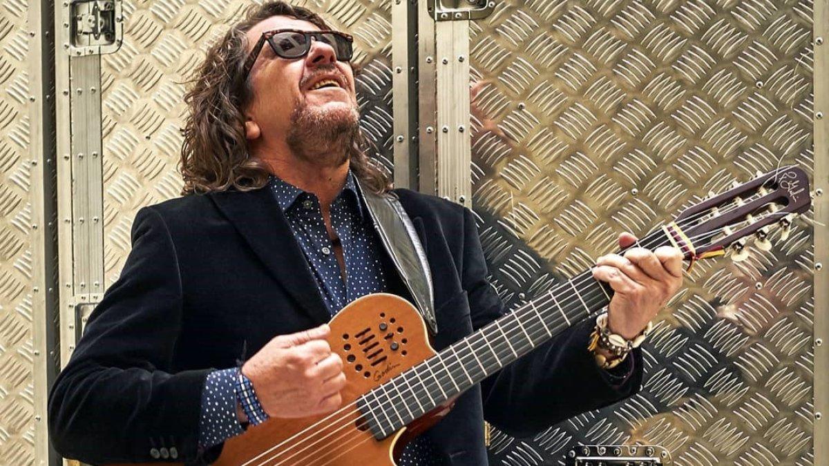 El artista ha formado parte de diferentes agrupaciones, como Aché, Promesas Temporales, Rumbasón, Alex Alvear & Mango Blue o Wañukta Tonic