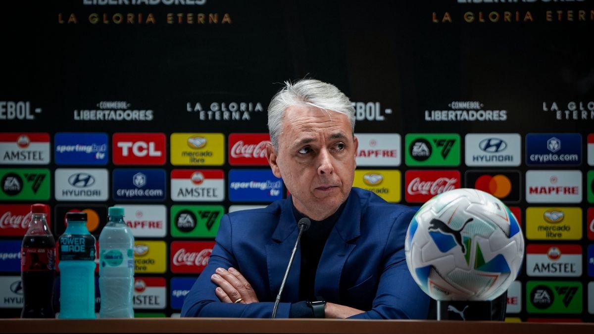 El técnico brasileño tuvo un encontrón contra los árbitros en la final de la Copa Ecuador.