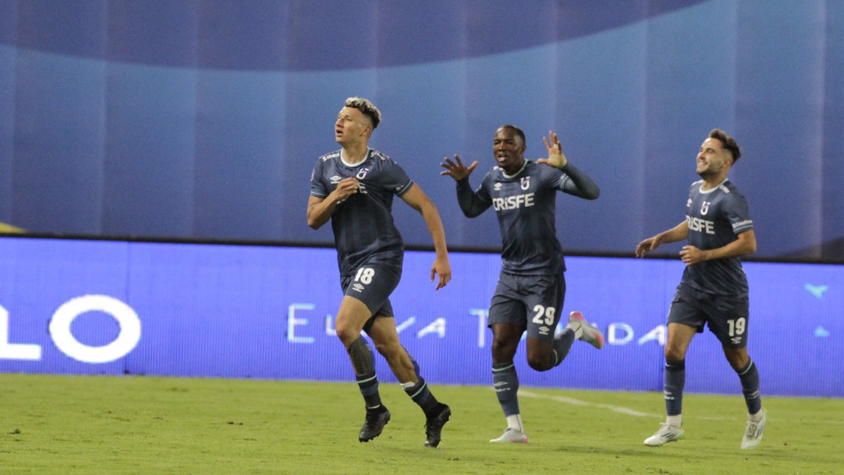 Universidad Católica visita a Orense en al fecha 3 del hexagonal final de la LigaPro 2025.