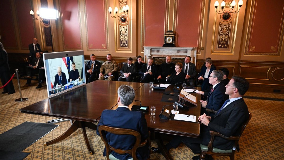Fotografía de la reunión de la 'Coalición de los Dispuestos' sobre el apoyo militar a Ucrania, con asistencia de líderes occidentales en Reino Unido, el 24 de octubre de 2025.