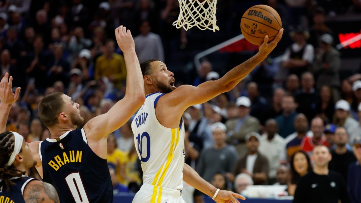 Stephen Curry sigue siendo estrella en la NBA y le da la victoria a los Warriors.