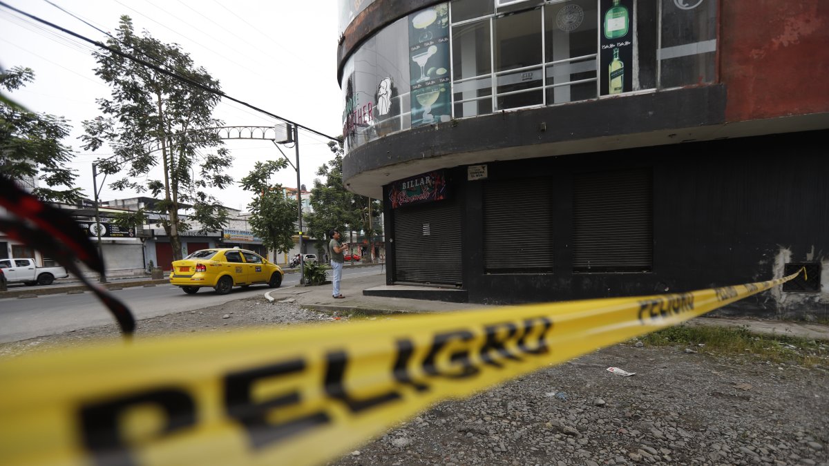 El crimen se cometió en un billar ubicado en la avenida Abraham Calazacón, cerca de la terminal terrestre de Santo Domingo de los Tsáchilas.