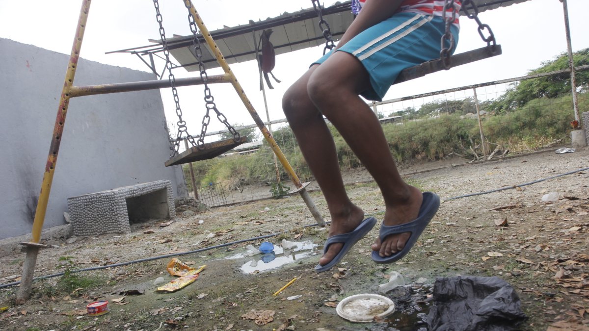 Los niños se quedan sin espacios para jugar, debido al deterioro de los parques.