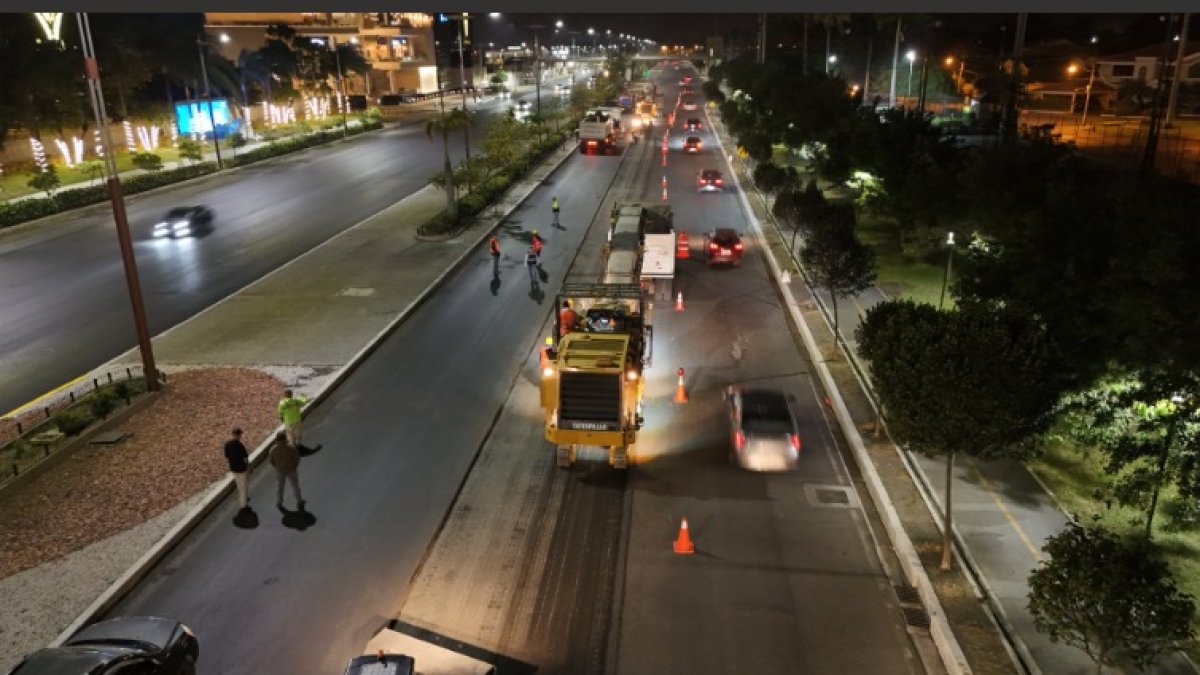 La renovación de la Av. Samborondón redefine la conectividad del cantón, integrando infraestructura moderna, señalización inteligente y espacios más seguros para peatones y ciclistas.