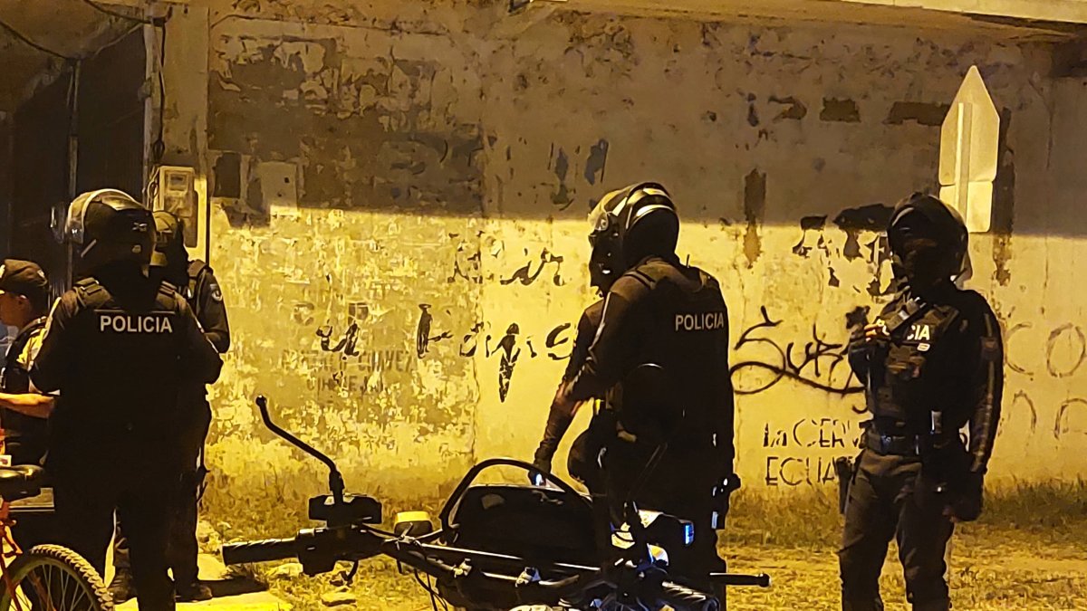 La Policía Nacional investiga el triple crimen que conmocionó a Muey.