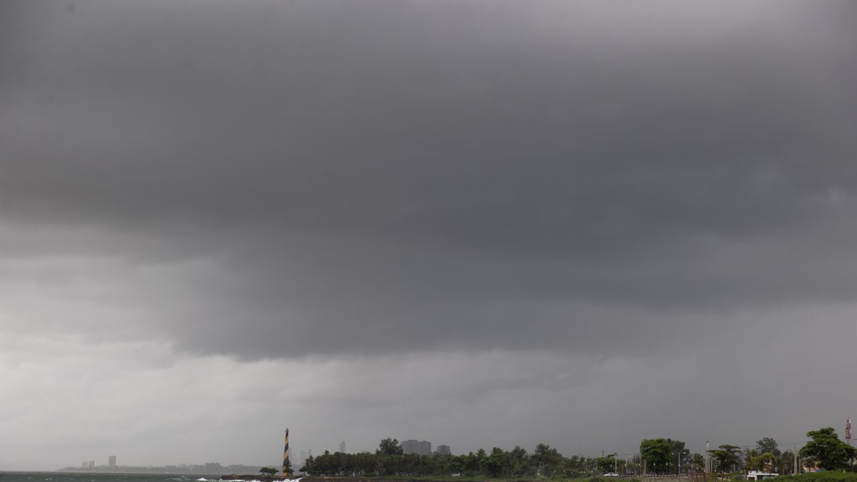 Fotografía de la lluvia durante el paso del huracán Melissa, en Santo Domingo (República Dominicana). 