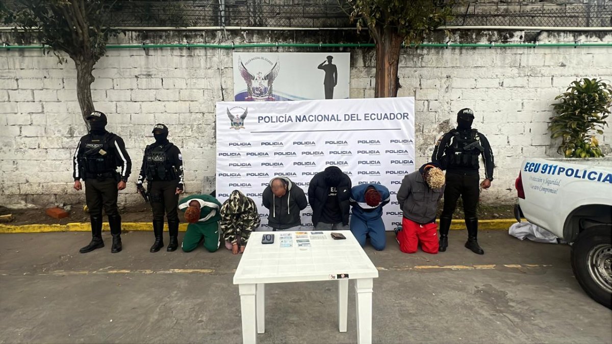 Los implicados estaban en un vehículo azul que transitaba por el sector de Santa Anita.