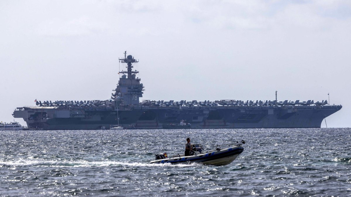 Fotografía de archivo fechada del 03 de octubre de 2025 del portaviones nuclear estadounidense USS Gerald R. Ford llegando a Palma (España).