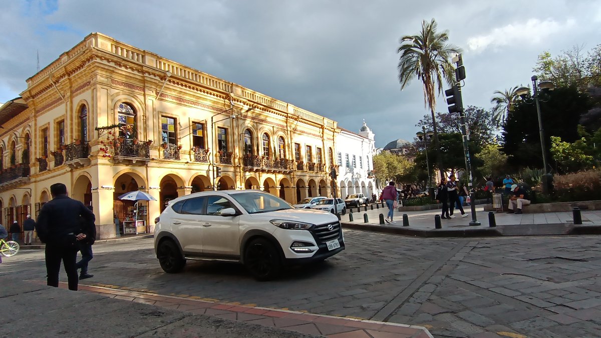 Los automotores que transitan por la ciudad de Cuenca deben cumplir con la RTV cada año para actualizar la matriculación.