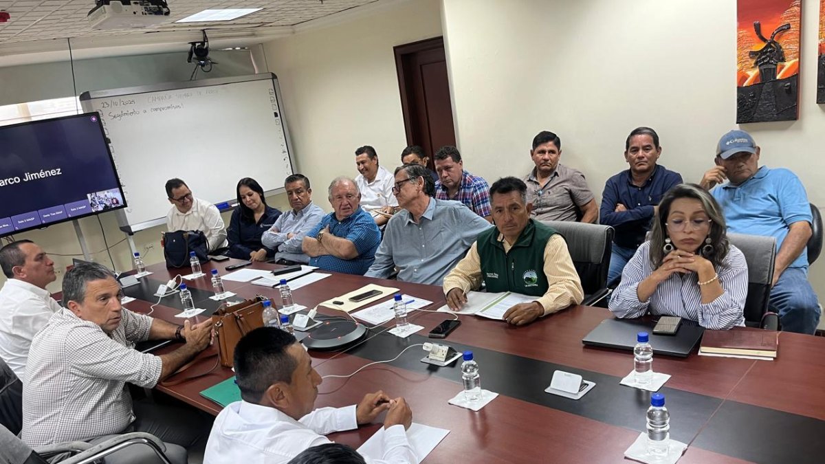 Los productores de maíz y los industriales se reunieron para determinar el nuevo precio del alimento para el 2026.