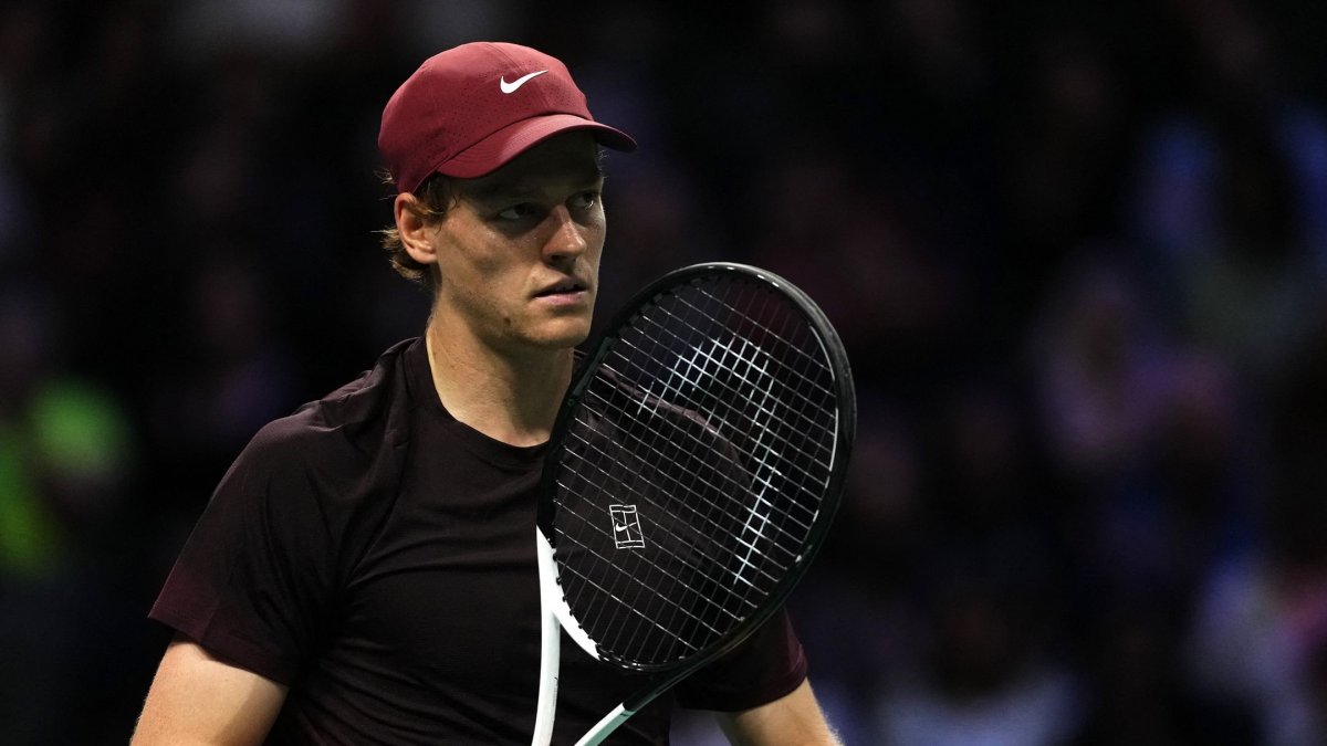 Jannik Sinner avanzó de ronda después de ganarle a Zizou Bergs en París.