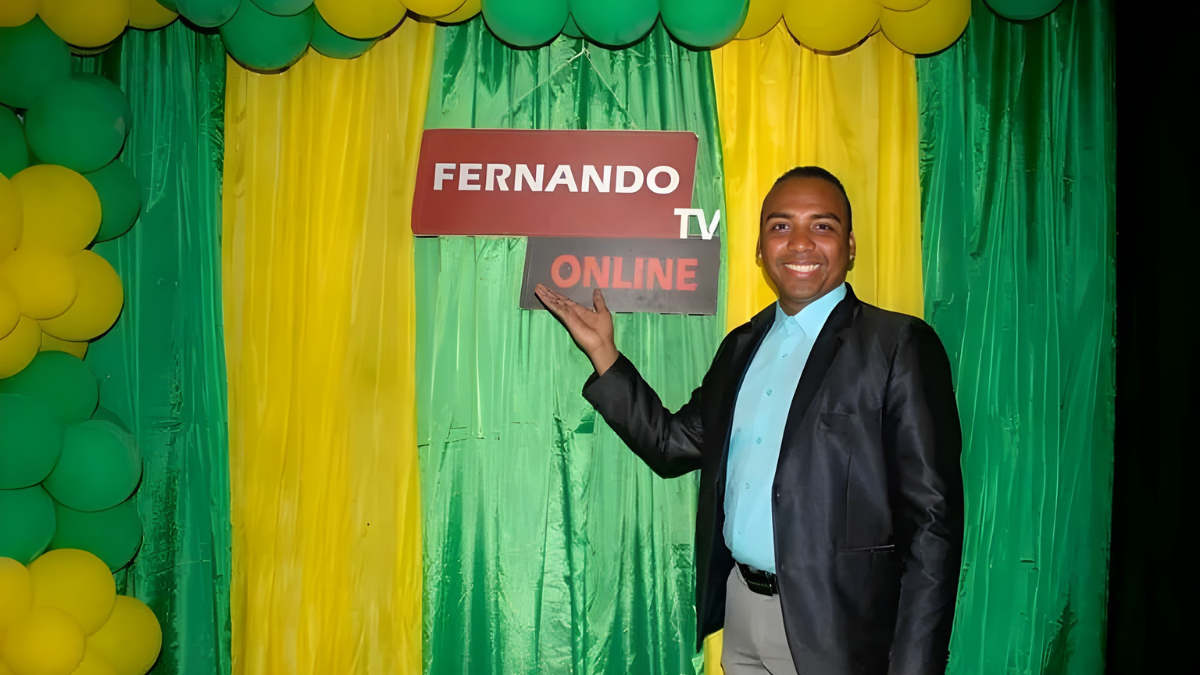 Fernando Álvarez, periodista y fundador del medio digital FernandoTV, fue asesinado a tiros mientras jugaba fútbol en el coliseo municipal de Salitre, provincia del Guayas.