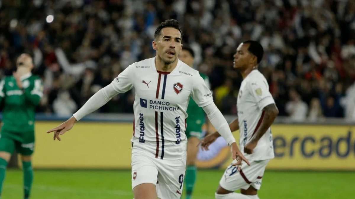 Lisandro Alzugaray celebra uno de los goles de Liga de Quito ante Palmeiras.