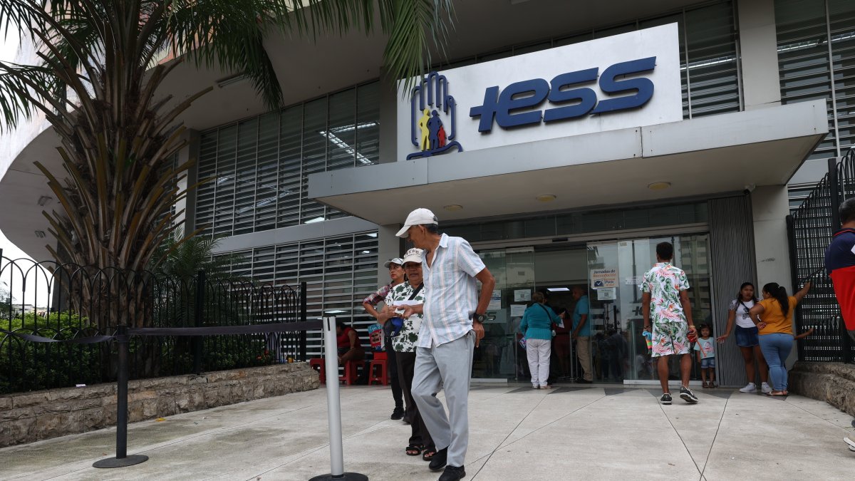 El edificio del Instituto Ecuatoriano de Seguridad Social en la ciudad de Guayaquil.
