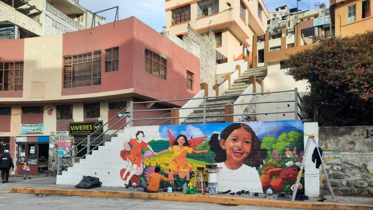 Arte. Las figuras coloridas están distribuidas en 1.754 metros cuadrados de la ciudad de Ambato.  