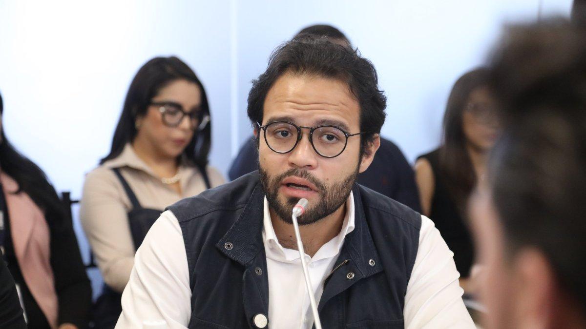 Édgar Lama defendió en la Comisión de Salud de la Asamblea Nacional la gestión del IESS y responsabilizó al correísmo por los problemas heredados.