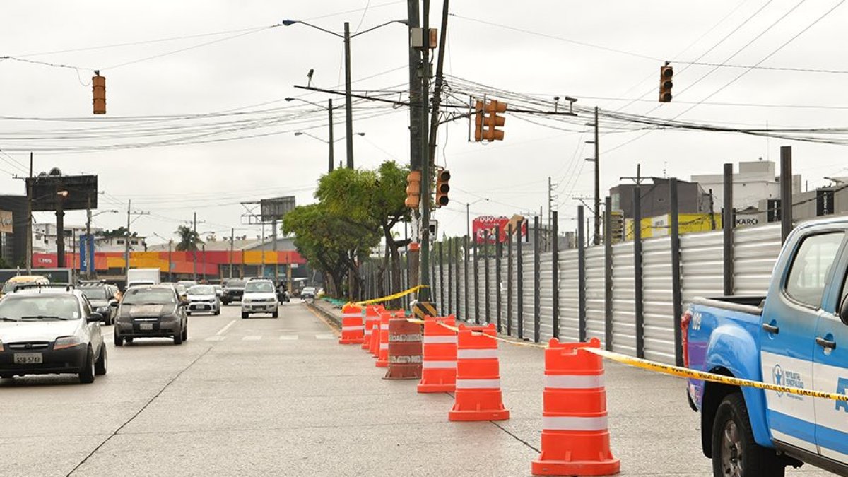 Archivo. En septiembre de 2025, la Juan Tanca Marengo y Rodrigo Chávez se cerró por el inicio de obras para construir dos pasos elevados.