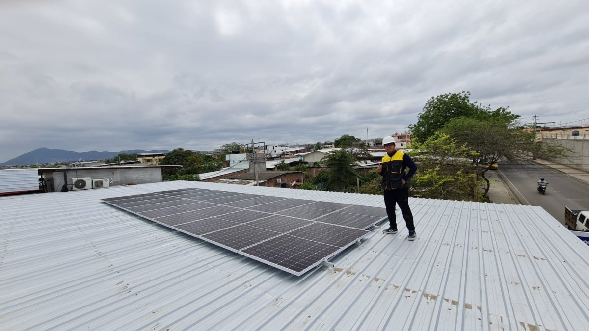 En Manta, en la provincia de Manabí, la energía fotovoltaica a través de paneles ha ganado terreno.