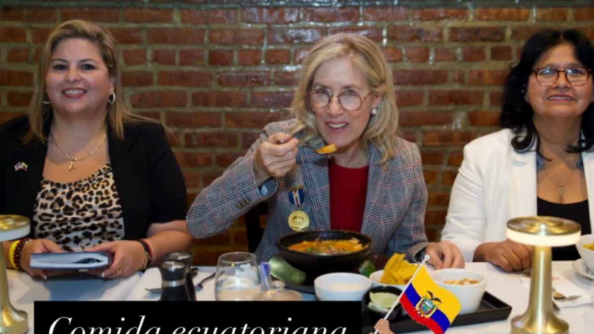 La asambleísta Annabella Azín, madre del presidente Daniel Noboa, pidió votar por el sí a migrantes, en EE.UU.