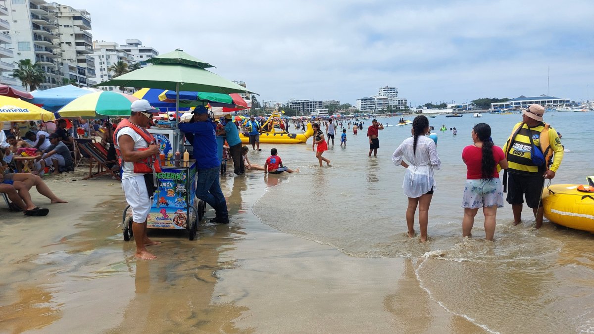 Las playas de Santa Elena lucieron llenas de turistas.