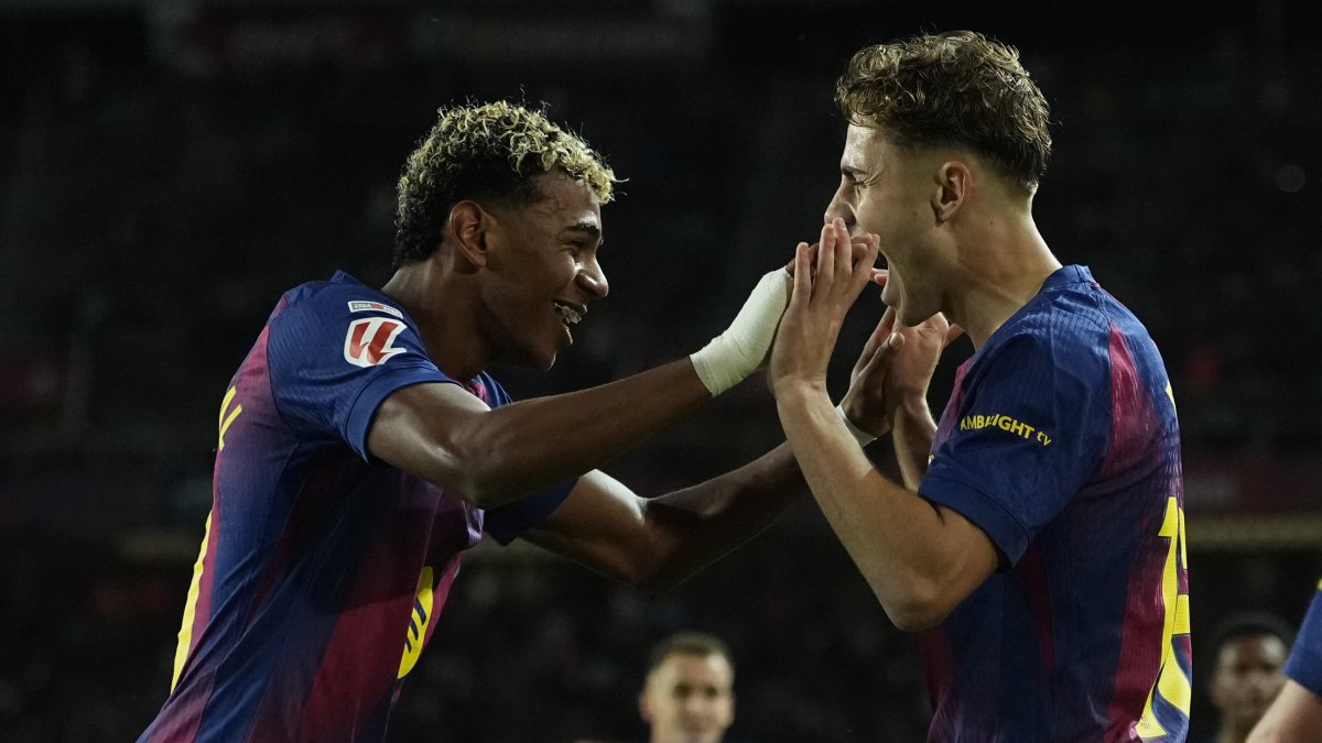 Lamine Yamal (i) y Fermín (d) serán titular en el FC Barcelona en la visita al Brujas.