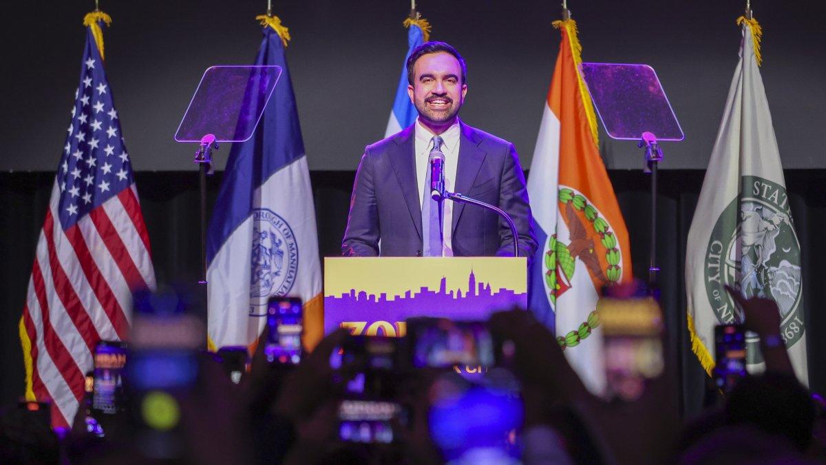 Zohran Mamdani, alcalde electo de la ciudad de Nueva York, pronuncia un discurso durante una fiesta celebrada la noche de las elecciones.
