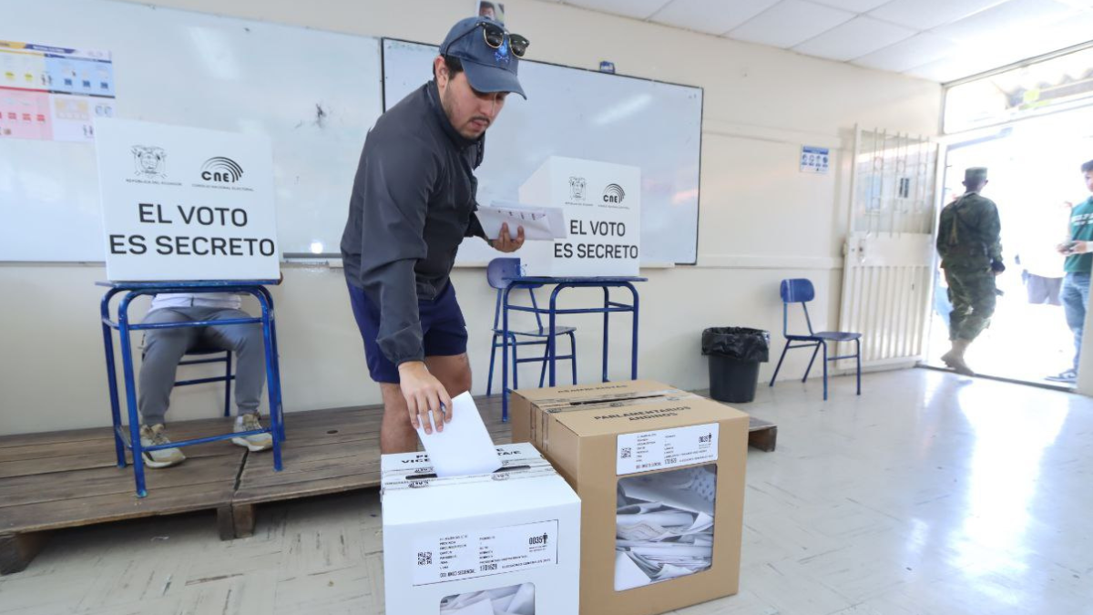 Prohibición de tomar fotografías al voto se mantiene para el Referéndum y Consulta Popular 2025.