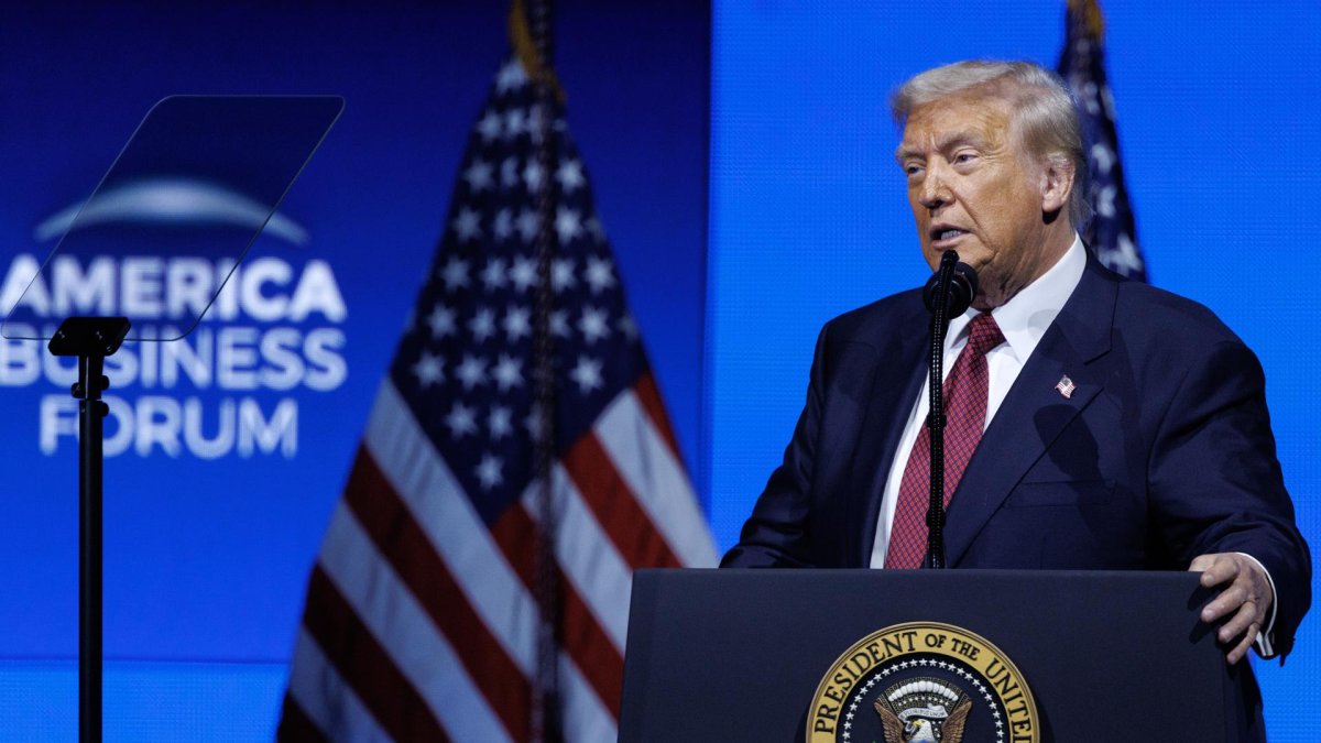 El presidente de Estados Unidos, Donald Trump, interviene en la edición inaugural del America Business Forum, celebrada en Miami, Florida, EE.UU.