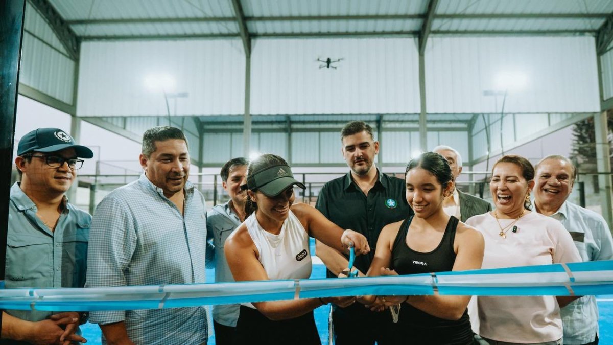 Aquiles Álvarez durante la inauguración del cuestionado complejo deportivo y canchas de Pádel, en Urdesa.