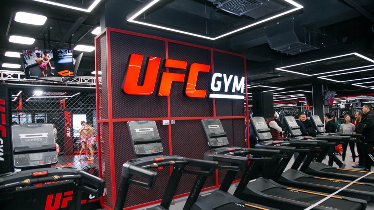 Así se ve uno de los UFC GYM repartidos por el mundo, traídos por la misma UFC para fanáticos y artistas marciales que buscan elevar su nivel de entrenamiento.