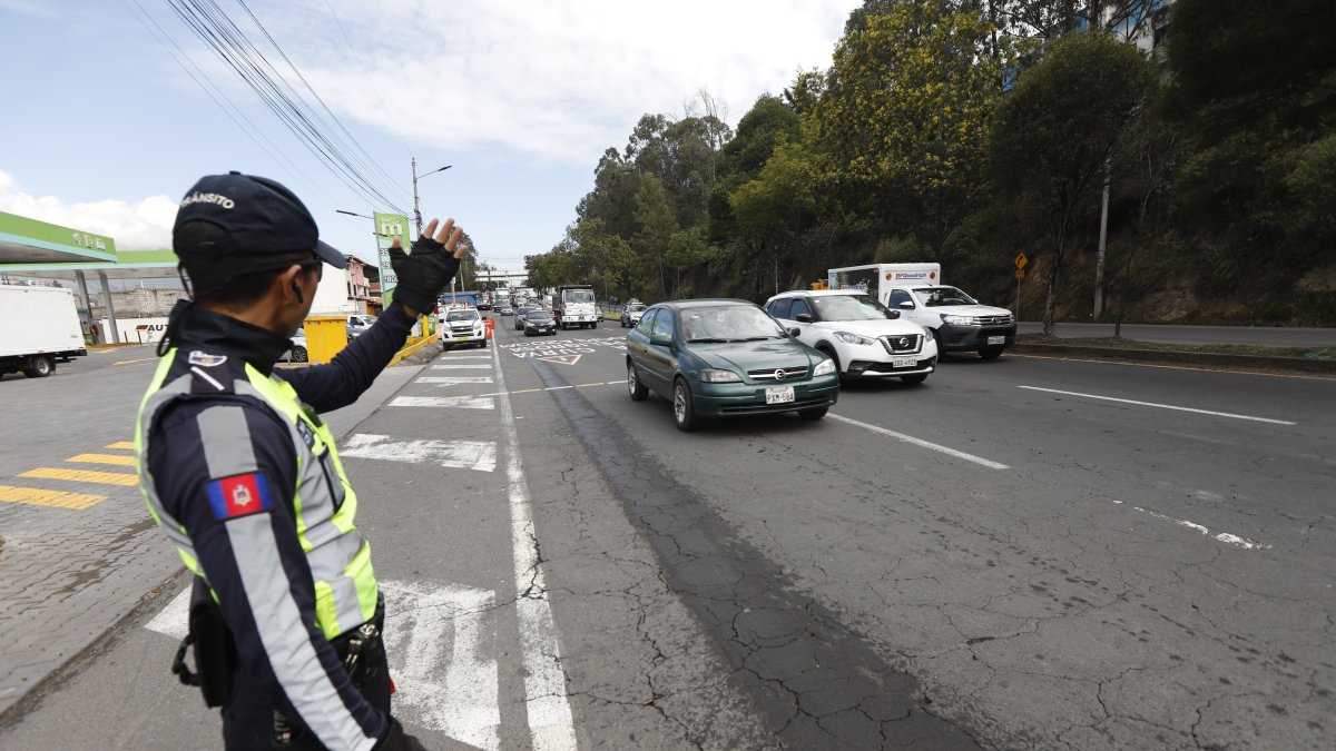 Este 6 de noviembre de 2025 se realizó un operativo en la av. Simón Bolívar y Autopista General Rumiñahui.