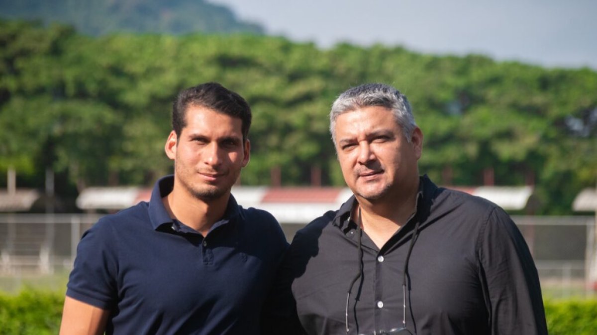 Xavier Cevallos (i) y Emilio Pisco (d) son los actuales dirigentes de las formativas del Club Sport Emelec.