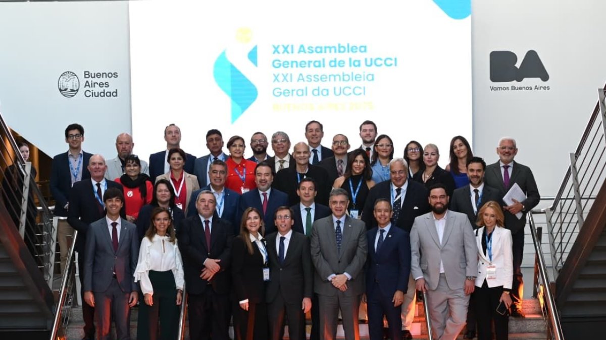 Alcaldes de 20 ciudades iberoamericanas, entre ellos Pabel Muñoz, se reunieron en Argentina.