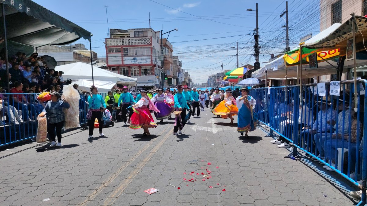 El Municipio de Latacunga regula precios en sillas y tarimas para evitar especulaciones.