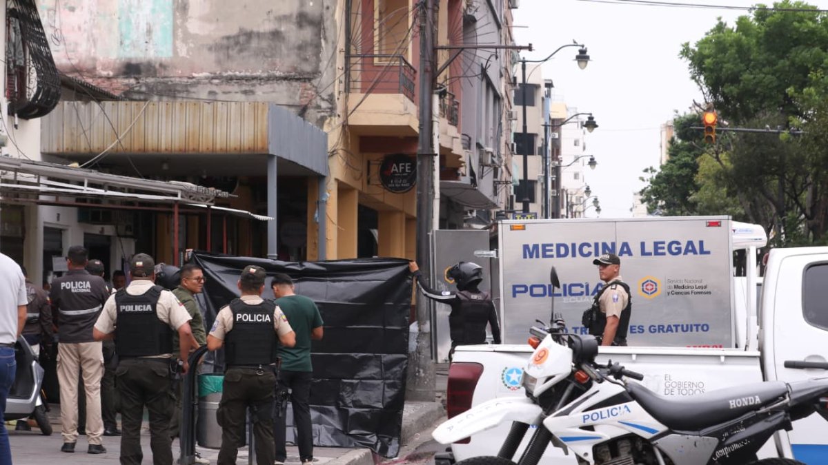 Hecho. La muerte violenta causó conmoción en los moradores del centro.