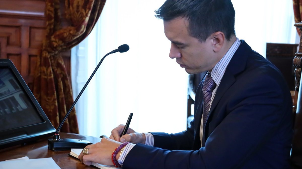 Daniel Noboa dijo que ChatGPT es una herramienta ilimitada que sirve para cualquier cosa: desde hacer discursos políticos hasta diseñar una Constitución.