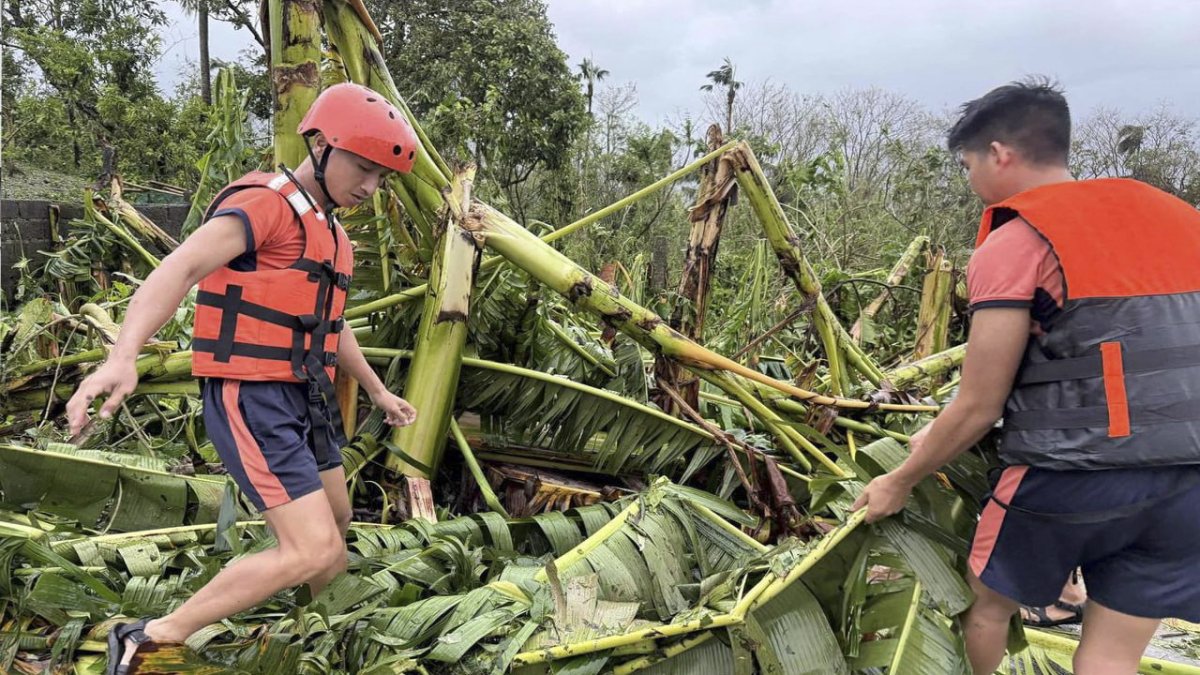 Afectaciones. Ya se han reportado daños materiales en la isla Luzón.