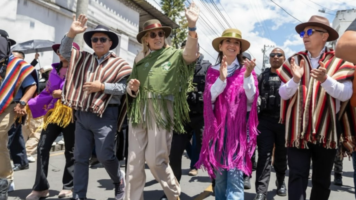 Annabella Azin, madre del presidente Daniel Noboa, estuvo en las fiestas de la Mama Negra, en Latacunga.
