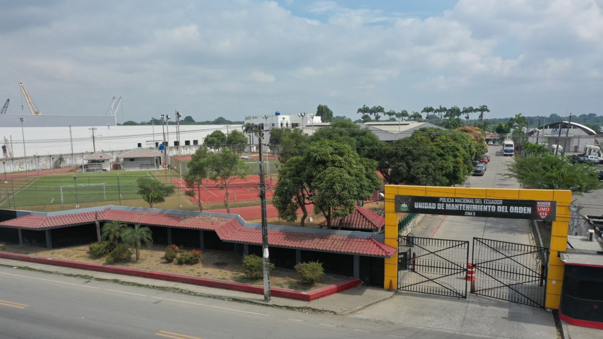 Realidad. Aunque EXPRESO pudo hacer tomas externas y aéreas del CEAR, manteniendo la distancia, no se pudo constatar el estado en el que encuentran las infraestructuras deportivas.