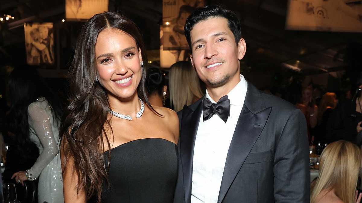 La prensa internacional ha seguido a los actores Jessica Alba y Danny Ramirez. Ahora su romance es oficial.