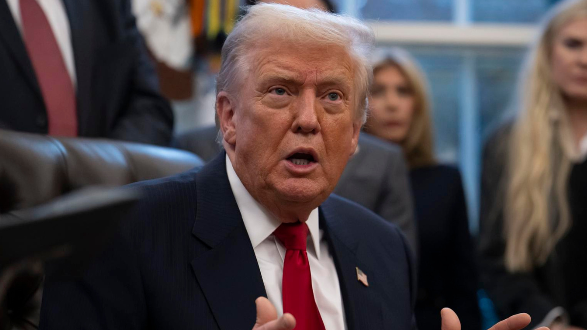 El presidente Donald Trump se dirige a la prensa tras la juramentación de Sergio Gor como nuevo embajador de EE. UU. en India