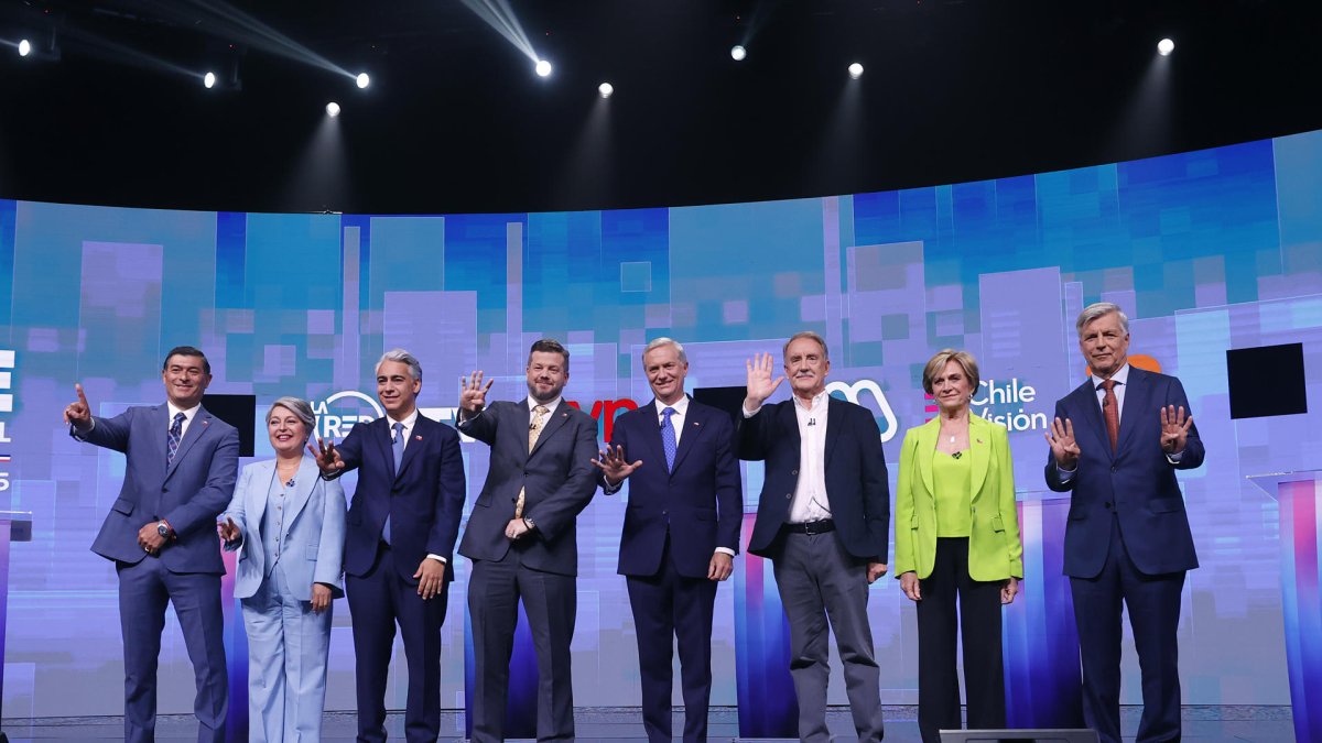 Candidatos a la Presidencia de Chile, en el último debate antes de las presidenciales del 16 de noviembre.